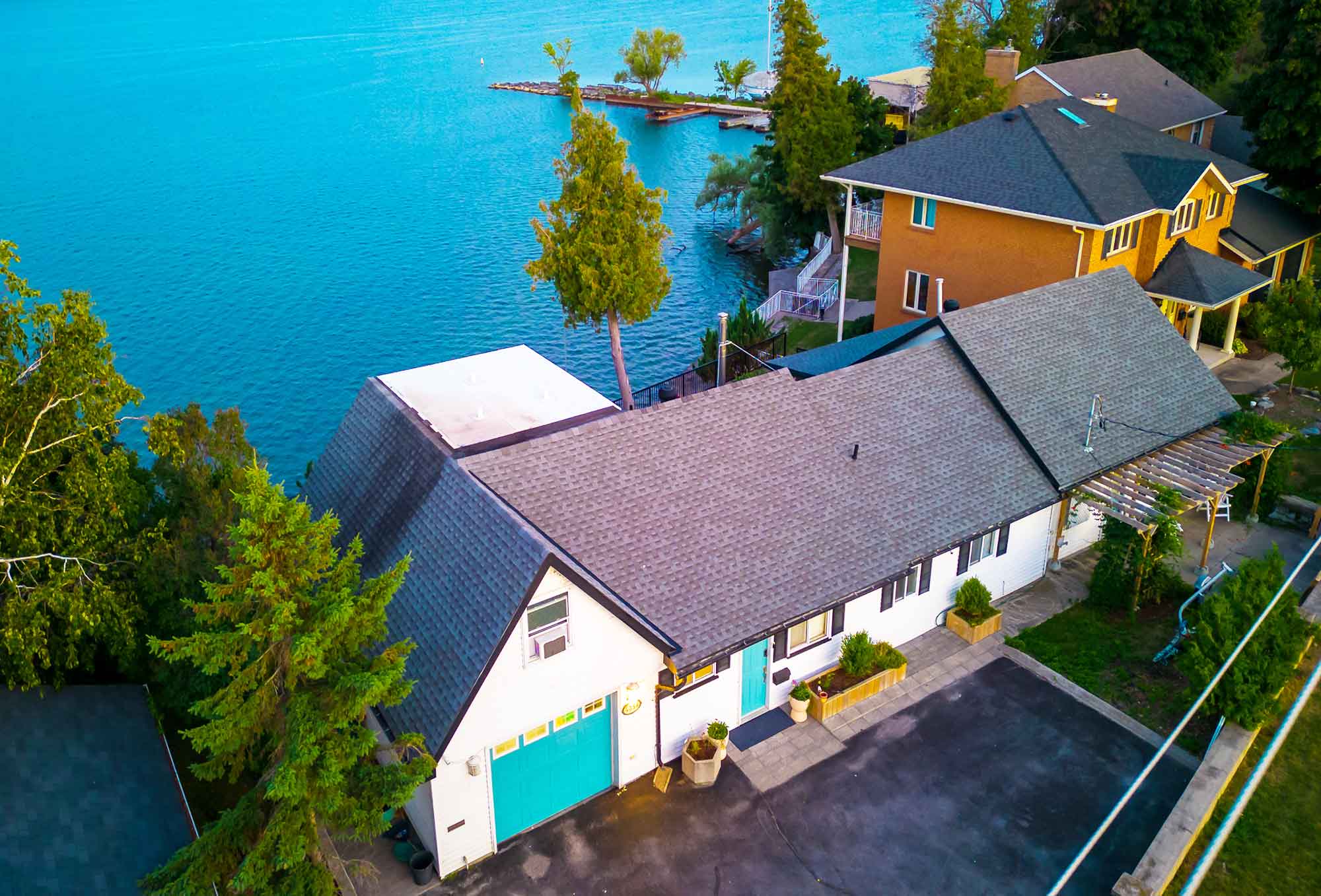 Lake House Image