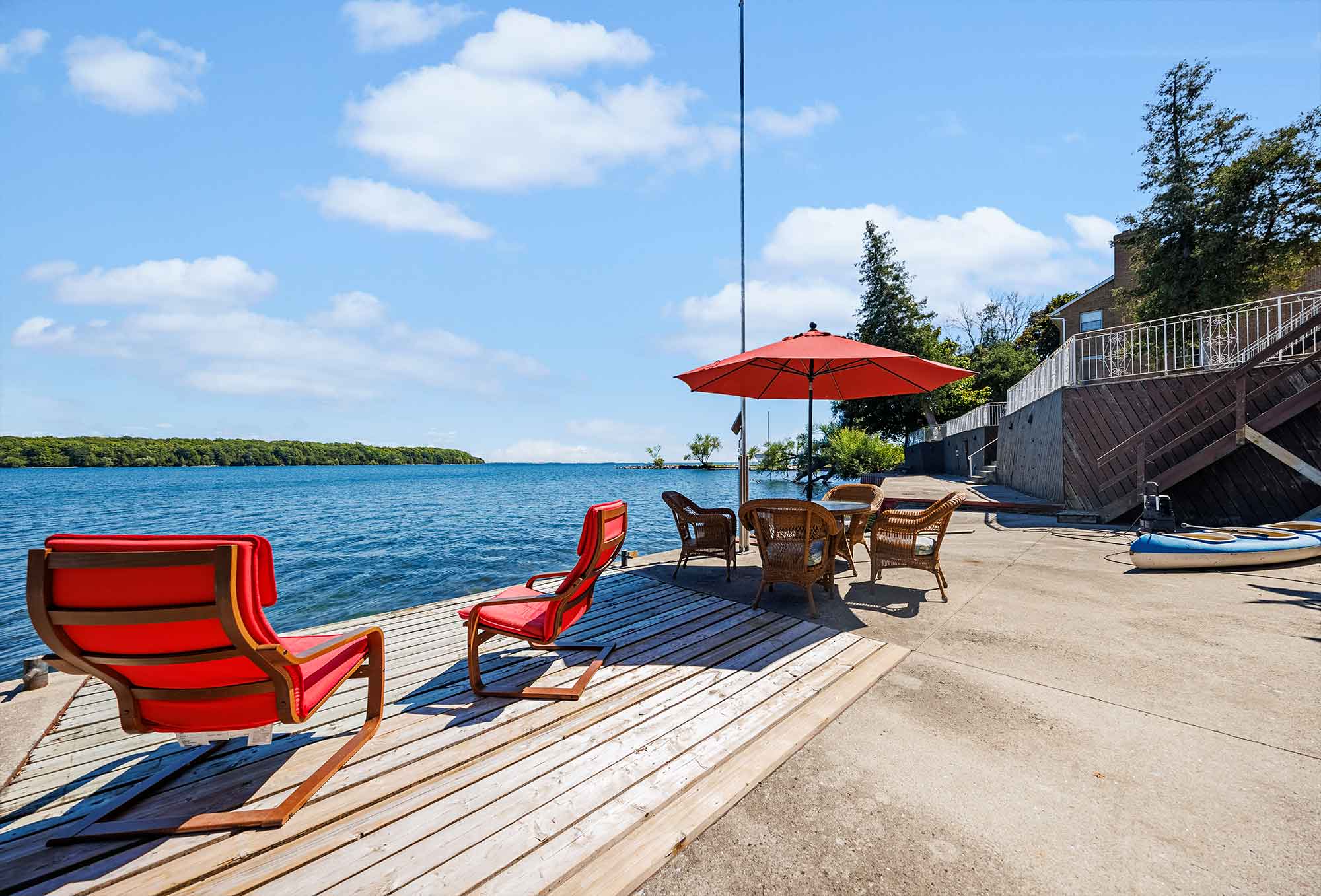 Lake House Image